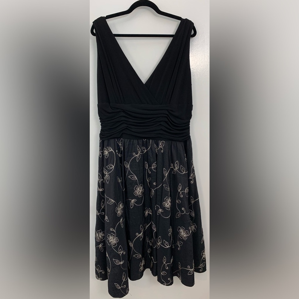 EUC Dress Barn Collection Black Cocktail Dress withh Embroidery Detail